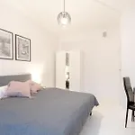 Glow Apartments, Srodmiescie