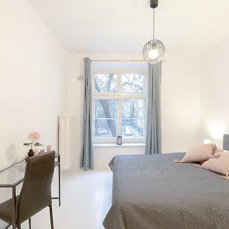 Glow Apartments, Srodmiescie 公寓 *